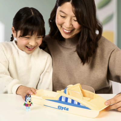 Bluey CityCat Boat Playset พร้อมฟิกเกอร์เปลี่ยนสีได้ ลิขสิทธิ์แท้จากห้างที่ประเทศออสเตรเลีย รอ 7-14 วัน Bluey CityCat Boat Playset พร้อมฟิกเกอร์เปลี่ยนสีได้ ลิขสิทธิ์แท้จากห้างที่ประเทศออสเตรเลีย รอ 7-14 วัน